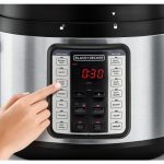 ⁦حلة ضغط كهربائية بلاك + ديكر، سعة 10 لتر، بقوة 1350 وات، اسود وفضي - PCP1010-B5⁩ - الصورة ⁦2⁩