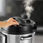 ⁦حلة ضغط كهربائية بلاك + ديكر، سعة 10 لتر، بقوة 1350 وات، اسود وفضي - PCP1010-B5⁩ - الصورة ⁦7⁩